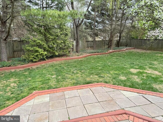 Building Photo - A rare opportunity to experience spacious, sophisticated living in a premier location.