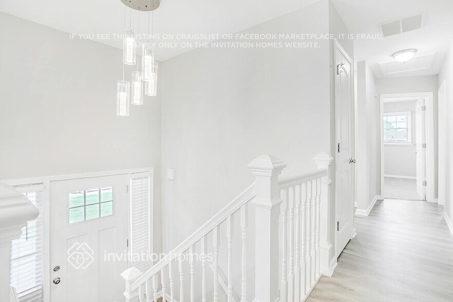 Building Photo - 2675 Jamestown Way