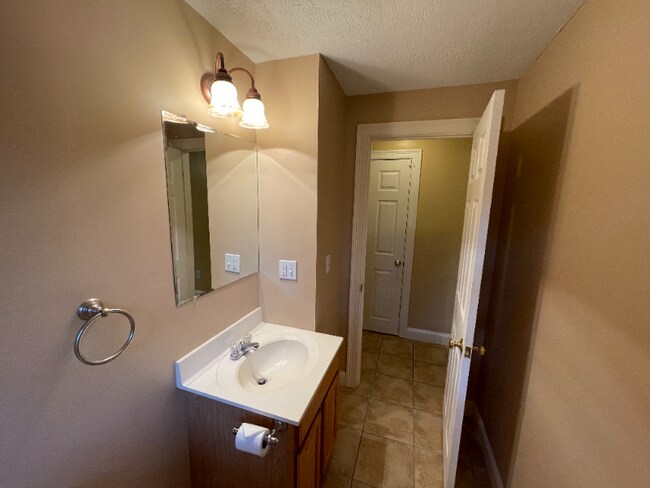 Building Photo - 6A Lillian Ave