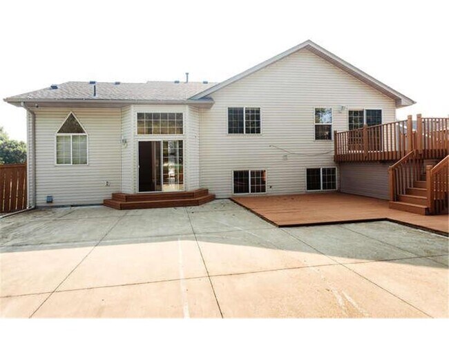 Building Photo - 17583 Foxboro Ln