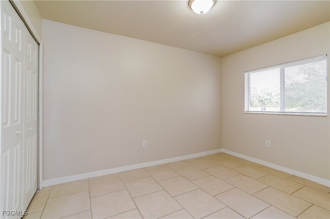 Building Photo - 427 Vanetta Dr