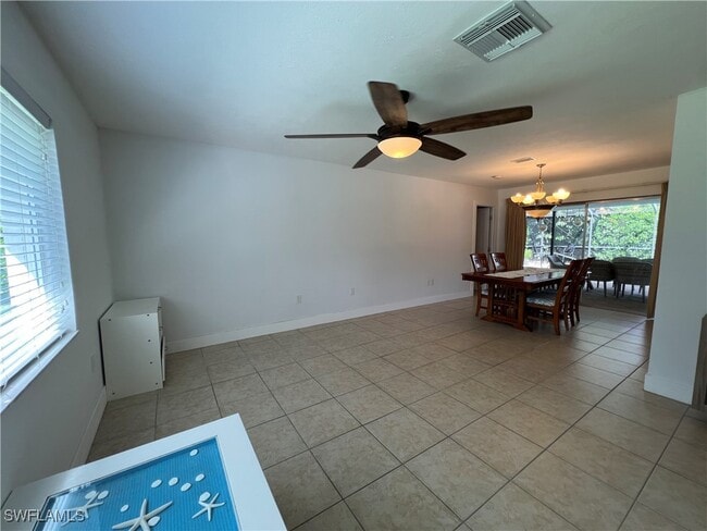 Building Photo - 858 Rose Way