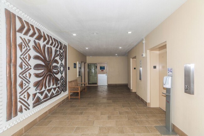 Building Photo - 2240 Kuhio Ave.