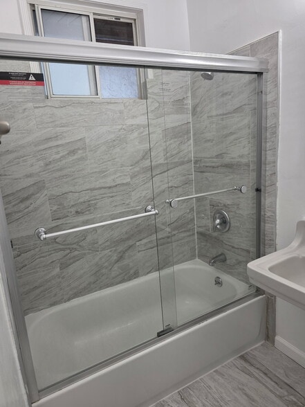 Bathroom - 3250 1/2 Walnut Grove Ave