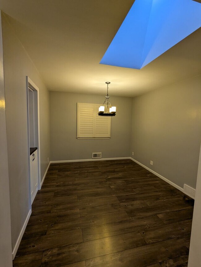 Building Photo - Charming & Spacious Home in the Heart of R...