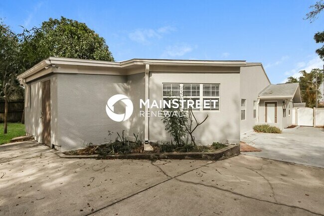 Building Photo - 3 Bedroom Pet-Friendly Home in Fern Park, FL with Main Street Renewal