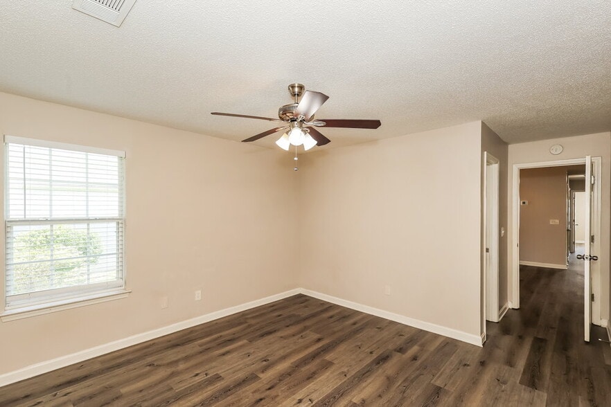 Building Photo - 1310 Waterton Trail