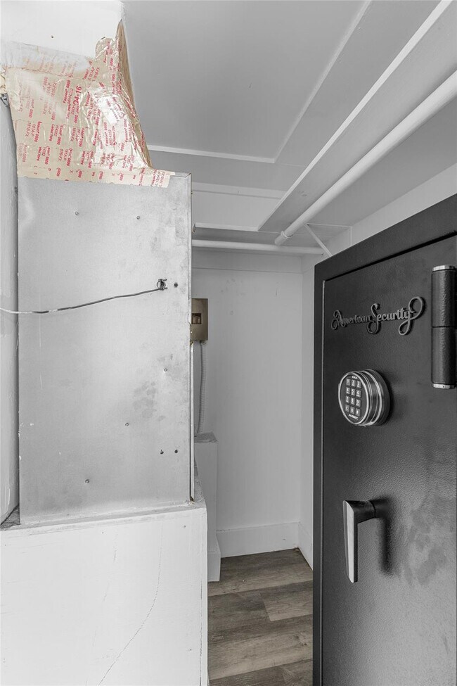 Building Photo - 2182 NE 5th Cir