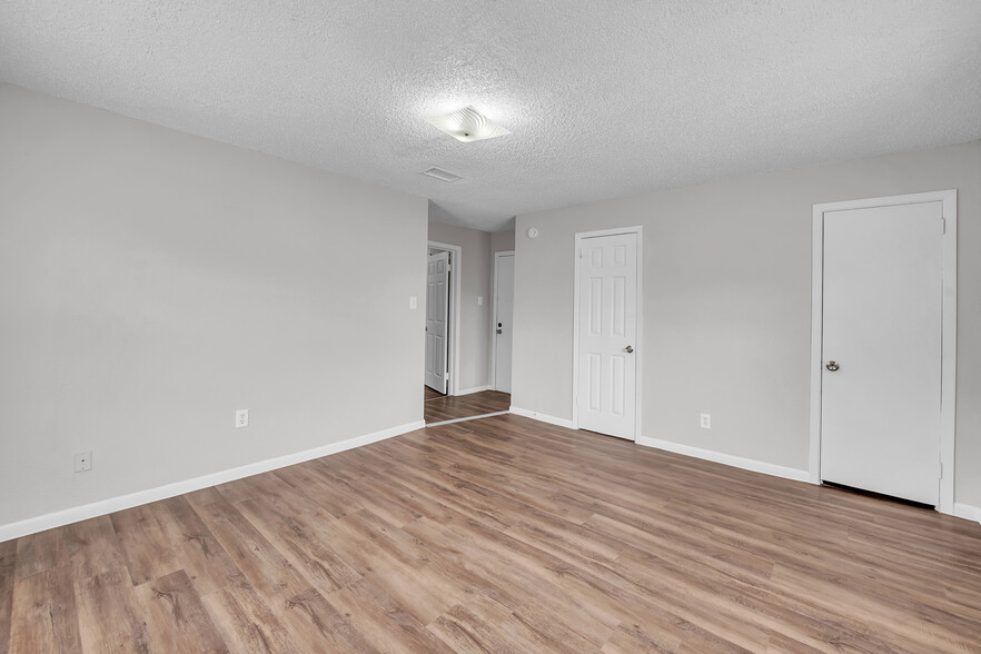 Building Photo - 216 W Avenue G