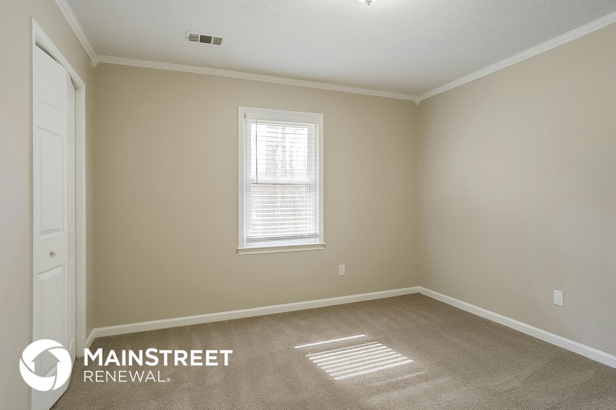 Building Photo - 2440 Hillboro Cir S W