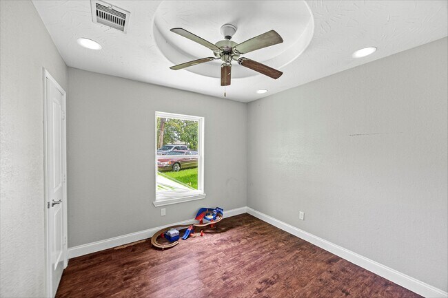 Building Photo - 1209 Dogwood Dr