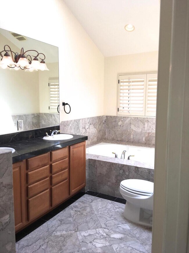 Building Photo - 2022 Plant Ave