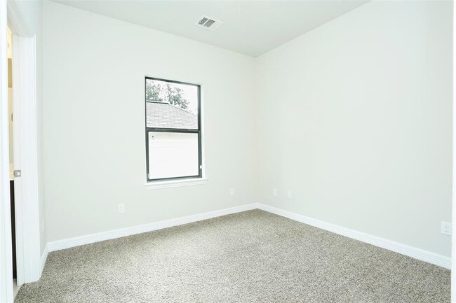 Building Photo - 990 Grenshaw St
