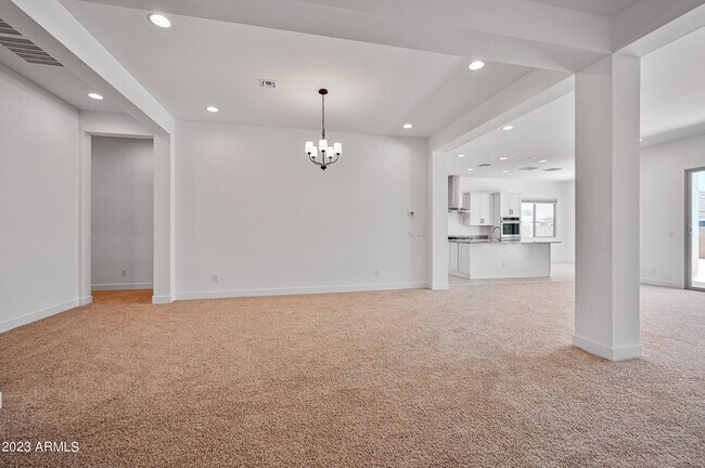 Building Photo - 8725 W Wagon Wheel Dr