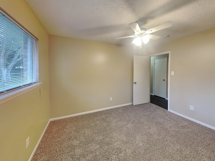 Building Photo - 17435 Bonnie Sean Dr