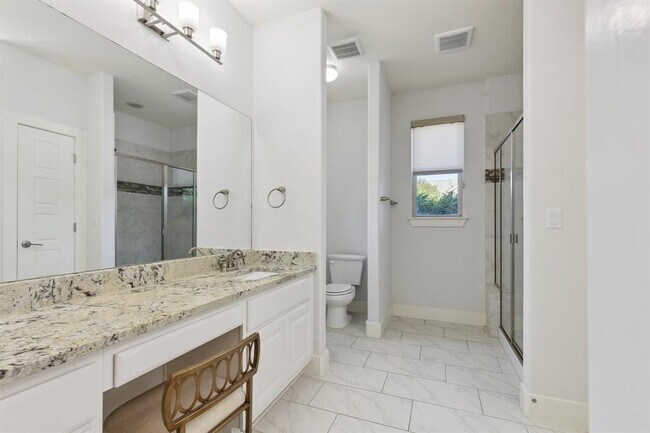 Building Photo - 6000 Baythorne Dr