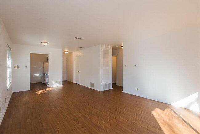 Building Photo - 9007 Little Walnut Pkwy