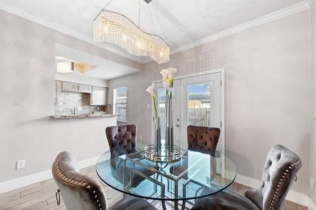 Building Photo - 7700 Creekbend Dr