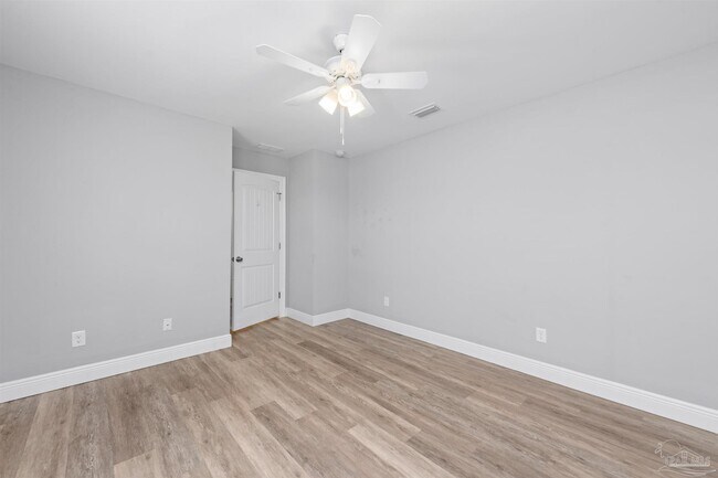 Building Photo - 3611 Stonewall Ave