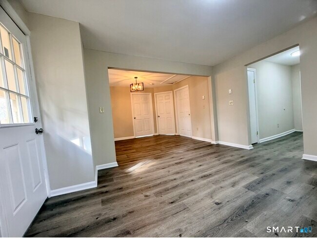 Building Photo - 3 Maple St