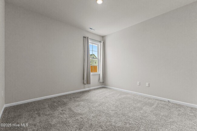 Building Photo - 129 Sandy Springs Rd