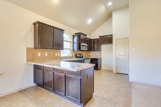 Building Photo - 4013 Lazy River Ranch Rd