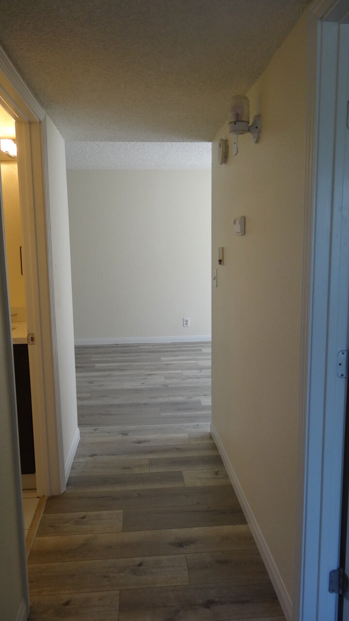 Building Photo - 518 Oak St