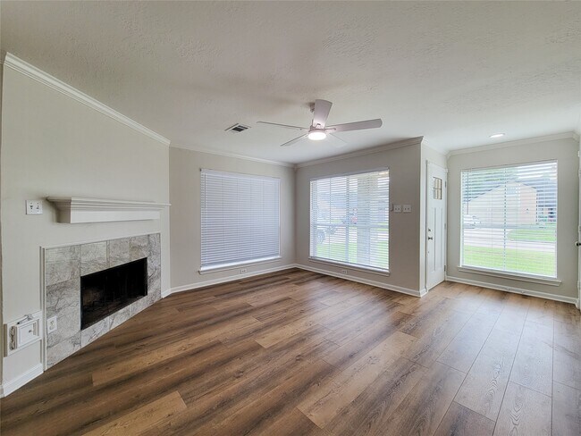 Building Photo - 3658 Villa Glen Dr