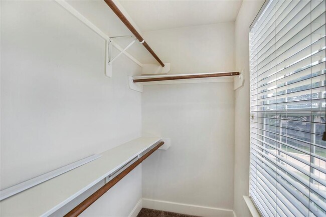 Building Photo - 18631 Atasca Oaks Dr