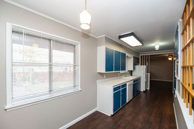 Building Photo - 1712 S Whitcomb St