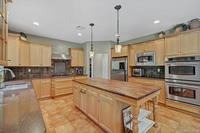 Building Photo - 24 Charnwood Dr