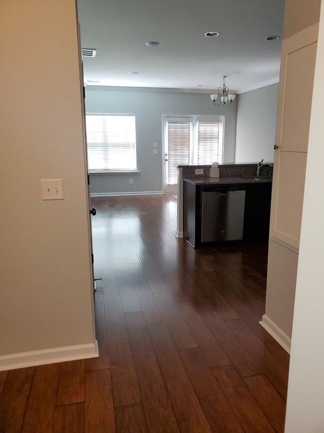 Building Photo - Beautiful 3 Bedroom 2.5 Bath Home Brooklan...