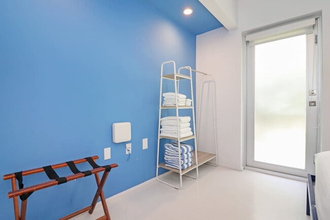 Building Photo - 250 Collins Ave