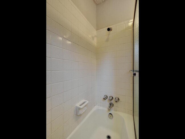 Building Photo - 4712 Depew Ave