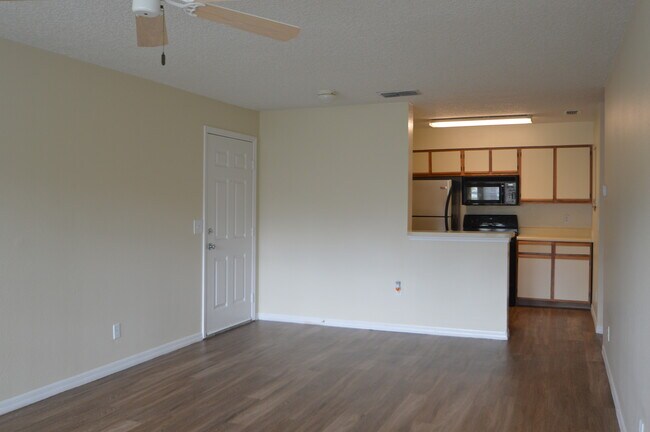 Building Photo - 1051 S Hiawassee Rd
