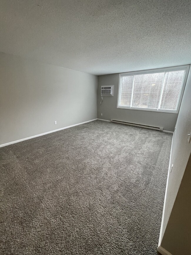 Building Photo - Charming Newly Remodeled 2 Bedroom Apartme...