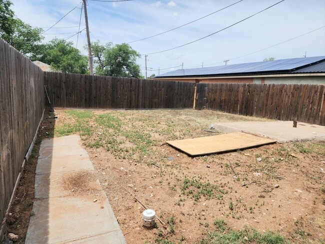 Building Photo - 905/907 N Ave K - duplex