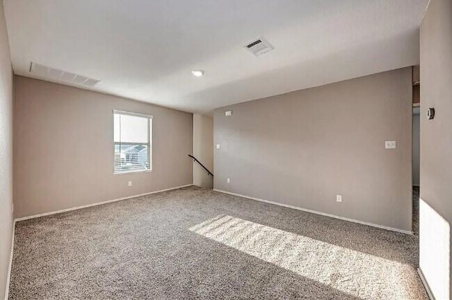 Building Photo - 817 Circle Wy