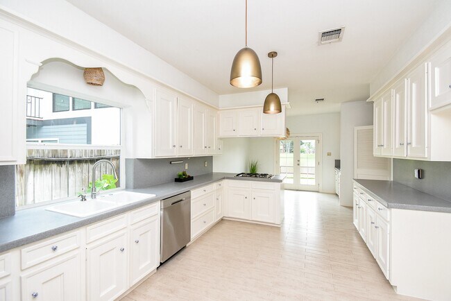 Building Photo - 1231 Creekford Cir