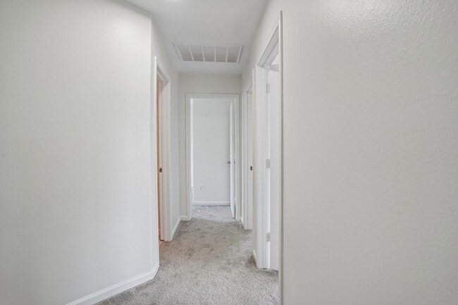 Building Photo - 4419 Crossvine Ave