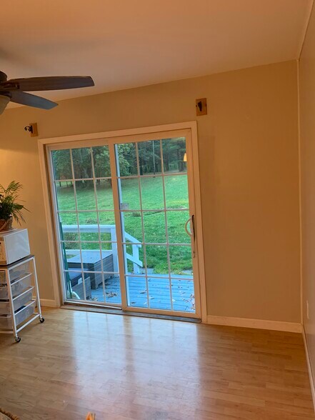 Building Photo - 467 Troy Rd