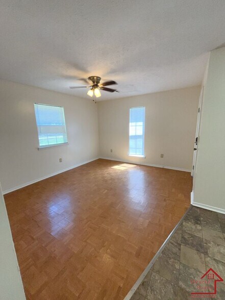 Building Photo - 140 Bybee Woods Dr