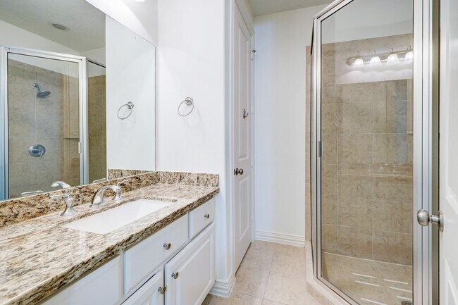 Building Photo - 14470 Summerleaf Ln