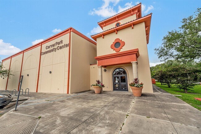 Building Photo - 7422 Oriole St