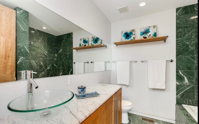 Building Photo - 1207 Lamont St NW