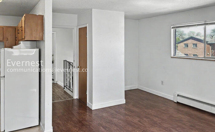 Building Photo - 1305 Burton Ct