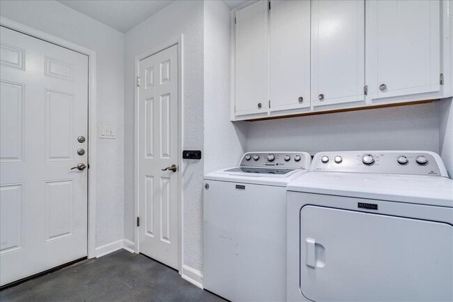 Building Photo - 8518 Fathom Cir