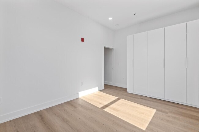 Building Photo - 713 Market St