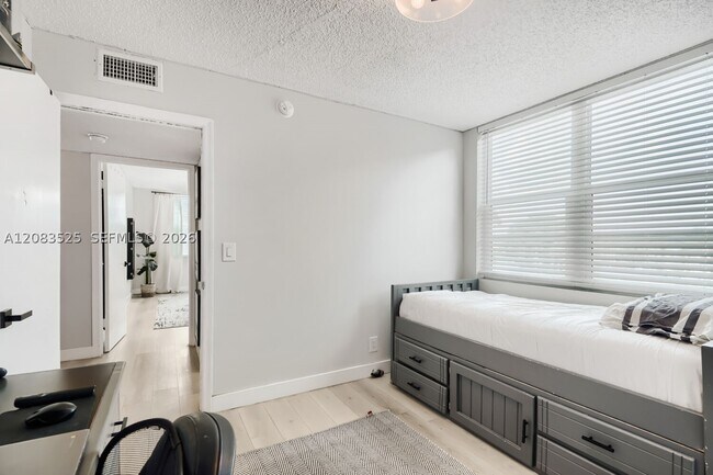 Building Photo - 9311 Orange Grove Dr