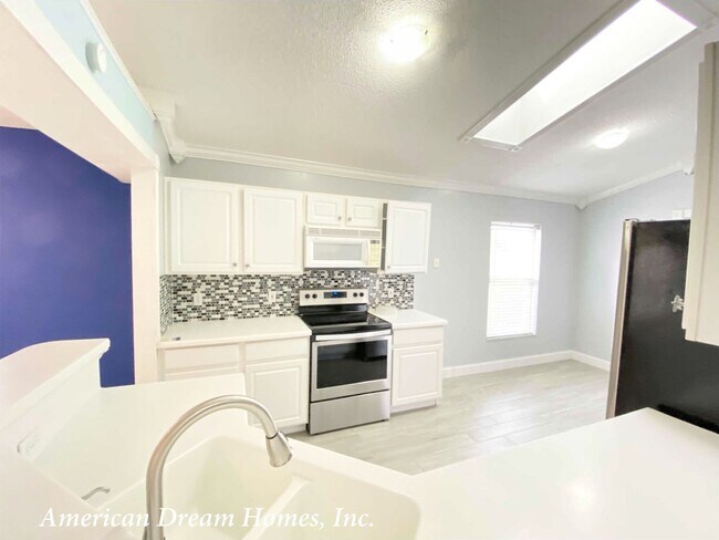 Building Photo - Wonderful Home in Andover Lakes!